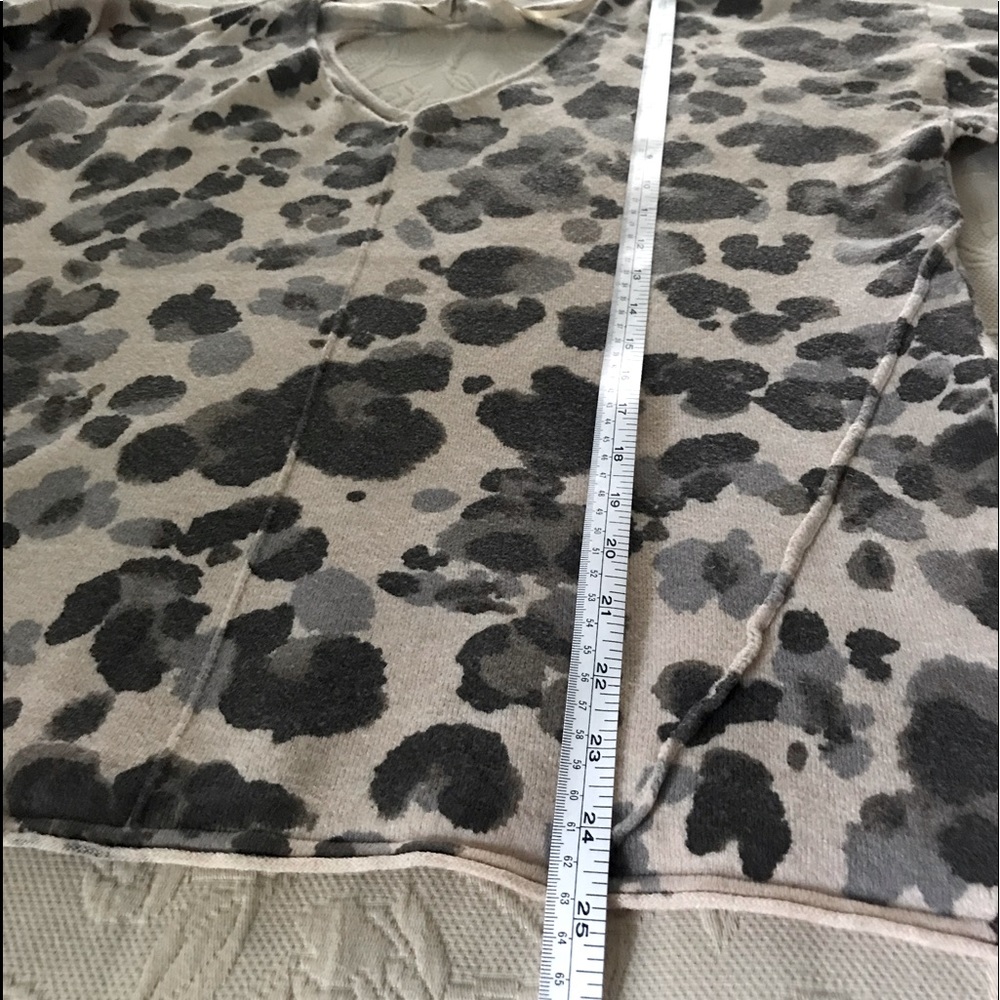 Democracy V-neck Leopard Sweater, L - Picture 6 of 10